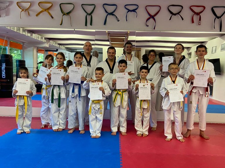 Unsere ersten Teilnehmerinnen und Teilnehmer am Sportabzeichen Taekwondo